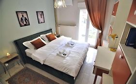 Zennova #4 Vintage City Center Apt